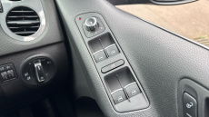 Volkswagen Tiguan 2.0 TDi BlueMotion Tech Match 5dr [2WD] Diesel Estate